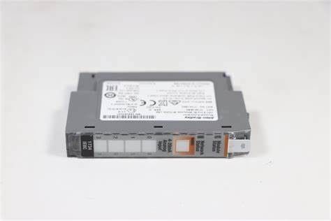 وحدة الدخول التناظرية Allen-Bradley 1734-IE8C POINT I/O للإشارة الحالية