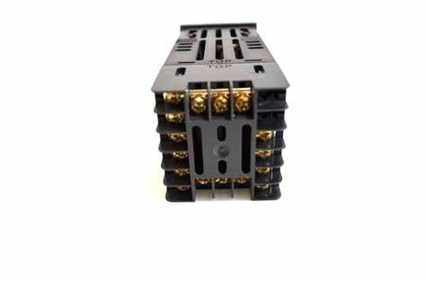 هونيول DC120L-1-0-0-0-1-0-0 تحكم الحد الحراري، مدخل عالمي، 1/16-DIN، مخرج رلاي