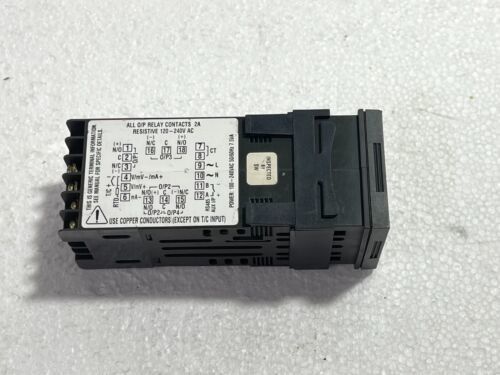 هونيول DC120L-1-0-0-0-1-0-0 تحكم الحد الحراري، مدخل عالمي، 1/16-DIN، مخرج رلاي