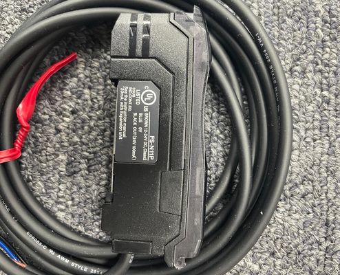 جهاز استشعار ألياف ضوئية رقمية من نوع KEYENCE FS-N11P مع خروج PNP