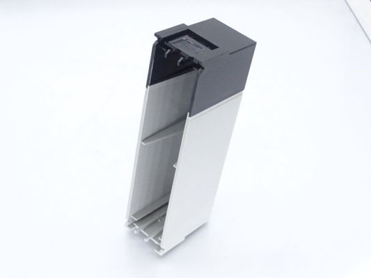 ALLEN BRADLEY 1756-N2 وحدة ملء فتحة من قطعة مع 768-32V تشفير الجهد المدخل ومدى تردد المدخل 47-63 هرتز