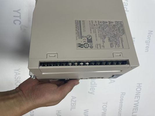 M12 نوع البناء Yaskawa SGD7S-180A30B202 التحكم التناظري مع ميزات متقدمة وتبديد الطاقة ≤ 0.7 واط