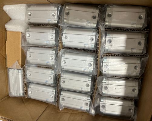 أسطوانة Festo Compact ADVU-32-30-P-A