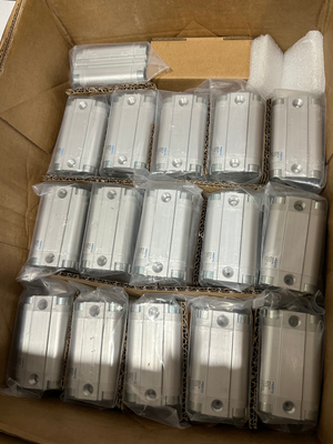 أسطوانة Festo Compact ADVU-32-40-P-A