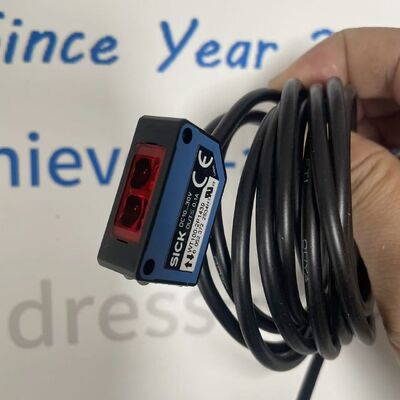 SICK WT100-2P1439 هو جهاز استشعار ضوئي صغير عالي الأداء