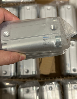 أسطوانة Festo Compact ADVU-32-40-P-A