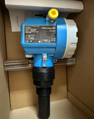 جهاز إرسال مستوى الموجات فوق الصوتية Prosonic FMU40-ANB2A4 من Endress Hauser للصناعات
